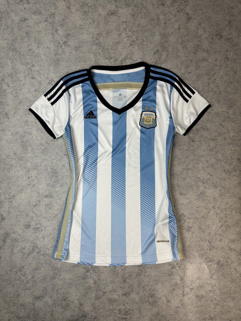 2014 Argentina Kit Adidas Jersey (Category: Shirts) located in Batangas. Submitted by geejay2ph (Listing ID 1467299855, Image 3). Description: ʙʀᴀɴᴅ: 2014 Argentina Kit Jersey sɪᴢᴇ: Medium Women’s on Tag ; Best Fit Small Women’s Neck to Bottom Length (26) in. Pit-Pit Width (17) in. ᴄᴏɴᴅɪᴛɪᴏɴs: Pristine Condition Like New ✨.
