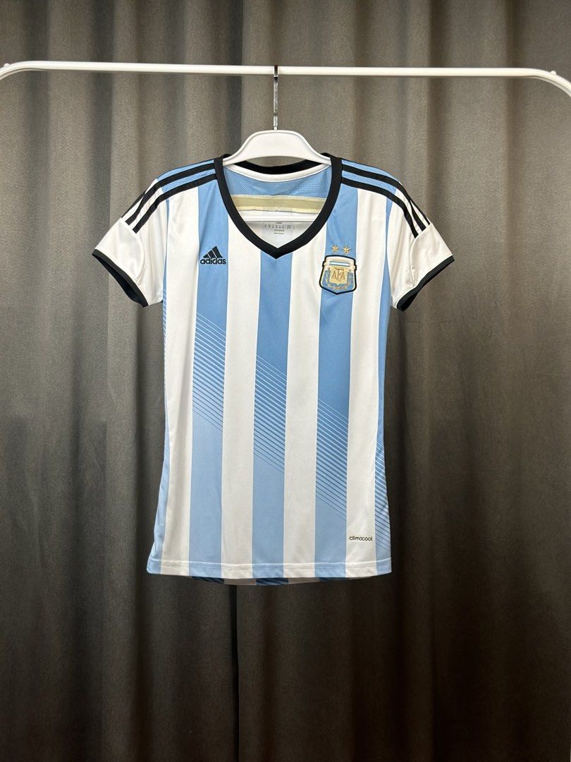 2014 Argentina Kit Adidas Jersey (Category: Shirts) located in Batangas. Submitted by geejay2ph (Listing ID 1467299855, Image 1). Description: ʙʀᴀɴᴅ: 2014 Argentina Kit Jersey sɪᴢᴇ: Medium Women’s on Tag ; Best Fit Small Women’s Neck to Bottom Length (26) in. Pit-Pit Width (17) in. ᴄᴏɴᴅɪᴛɪᴏɴs: Pristine Condition Like New ✨.