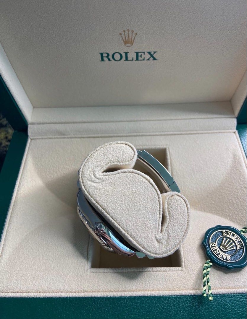 2026 Rolex Datejust Mint Green Dial 36 mm (Category: Luxury Watches) located in Quezon City. Submitted by justindazo (Listing ID 1467316422, Image 3). Description: Rolex Datejust Mint Green Dial 36 mm Reference 126334 Brand New Condition: 10/10 Movement: Calibre 3235 Case Size: 36mm Complete Set - Box, Warranty Card, Manual, Tag Year - 2026 ₱830,000 PM for Inquiries 📩 Meet-ups can be arranged 📍 Open for Authentication 🔎 Payment Method - Cash/B