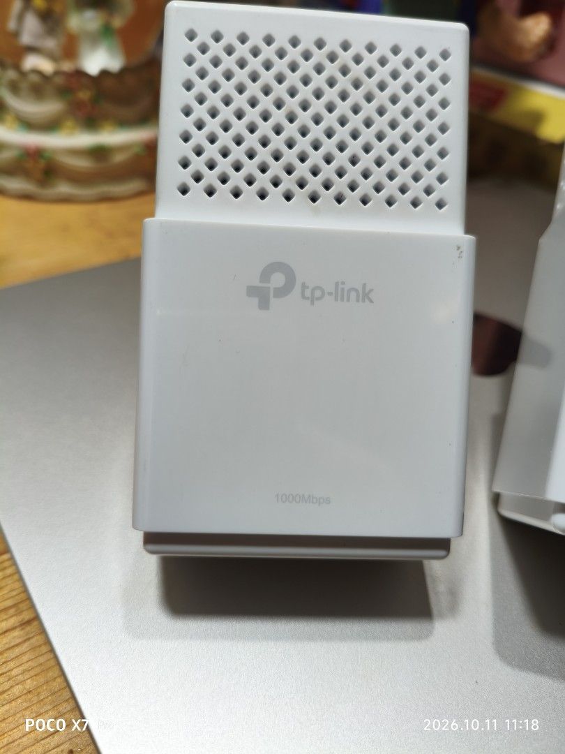 2pcs tplink gigabit wifi extender (Category: Cables & Adaptors) located in Baguio. Submitted by baguiobeans (Listing ID 1467190904, Image 2). Description: Both working, up to 1000 mbps, no issues .