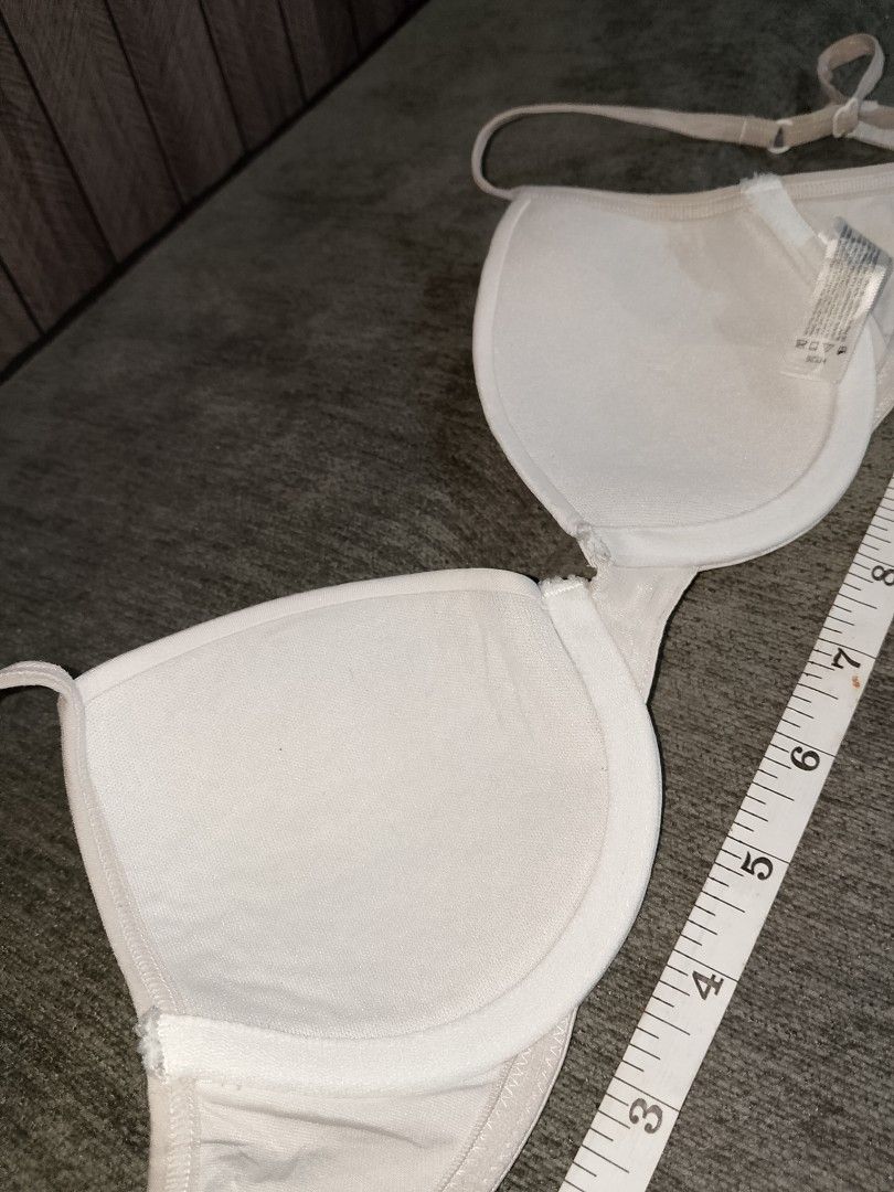32a Hanes bra thin padded with underwire (Category: Undergarments & Loungewear) located in Manila. Submitted by truecrystal-1407 (Listing ID 1467195253, Image 3). Description: 32a bra.