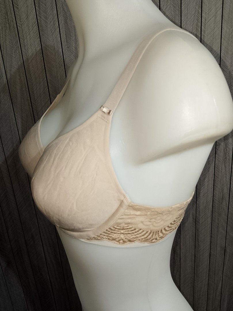 34b Vanity fair bra thin soft pads underwired (Category: Undergarments & Loungewear) located in Manila. Submitted by truecrystal-1407 (Listing ID 1467191395, Image 2). Description: .
