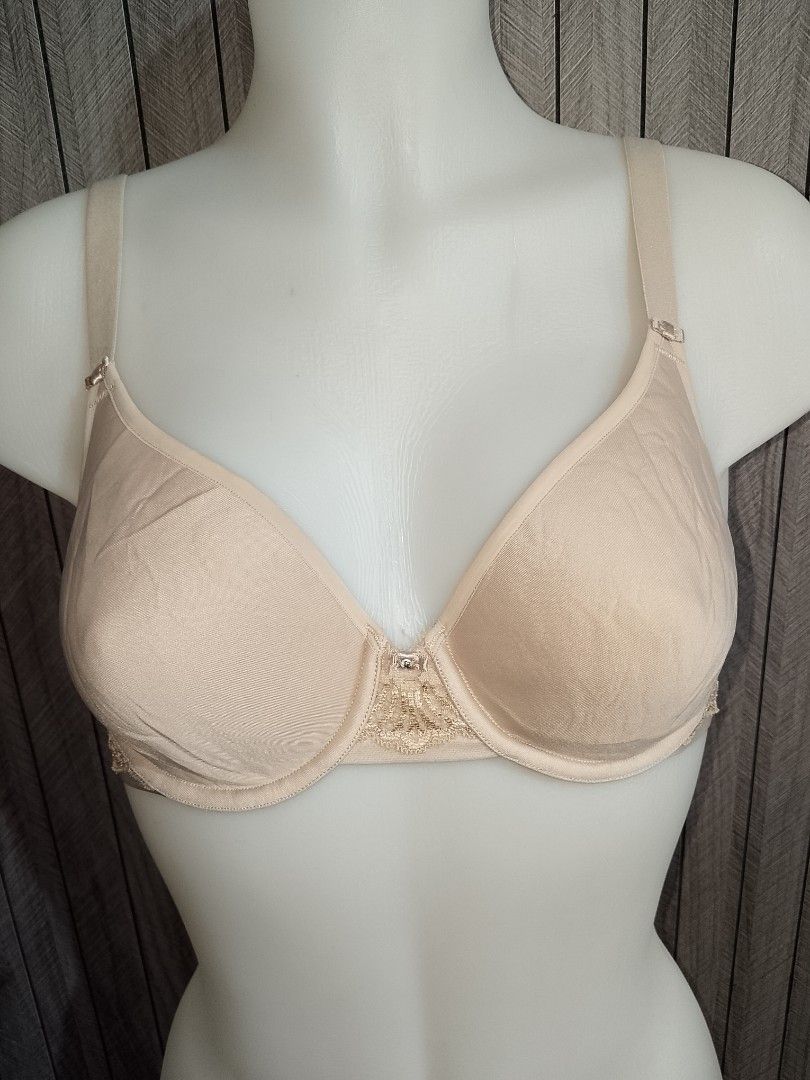 34b Vanity fair bra thin soft pads underwired (Category: Undergarments & Loungewear) located in Manila. Submitted by truecrystal-1407 (Listing ID 1467191395, Image 1). Description: .