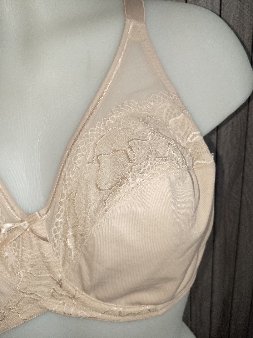 36dd Lilyette bra no pads with underwire (Category: Undergarments & Loungewear) located in Manila. Submitted by truecrystal-1407 (Listing ID 1467190245, Image 2). Description: 36dd bra.