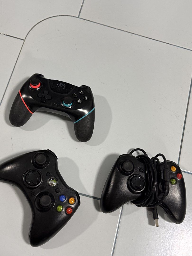3 controller bundle (Category: Controllers) located in Singapore. Submitted by haowardsin288 (Listing ID 1467285755, Image 1). Description: For sell 3controller together. Negotiable .