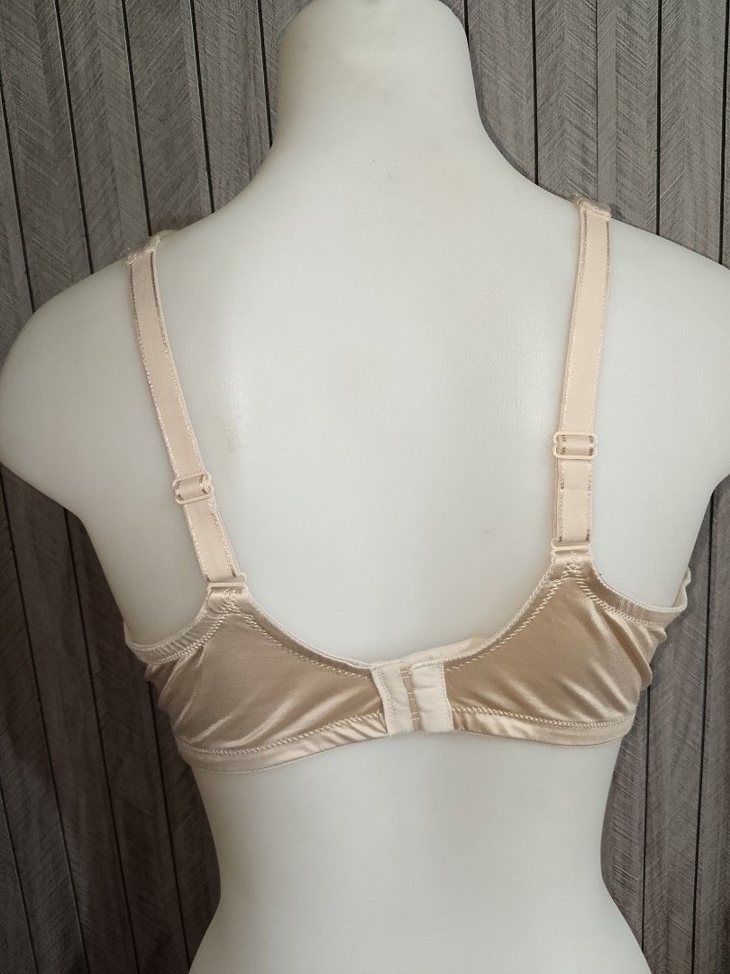 40c SOMA bra no pads with underwire (Category: Undergarments & Loungewear) located in Manila. Submitted by truecrystal-1407 (Listing ID 1467190770, Image 3). Description: sensous sides minimizer.