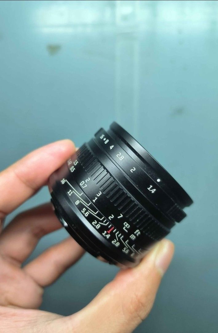 7artisans 35mm f1.4 Manual (APSC Sony E mount) (Category: Lens & Kits) located in Manila. Submitted by aliyah24 (Listing ID 1467180773, Image 2). Description: - Brand: 7Artisans - Focal Length: 35mm prime lens - Aperture: Fast f/1.4 (great for low light) - Mount: Sony E-mount - Filter Thread: 49mm - Condition: No fungus, used twice rsf: need new lens Can do meet up if sure buyer.