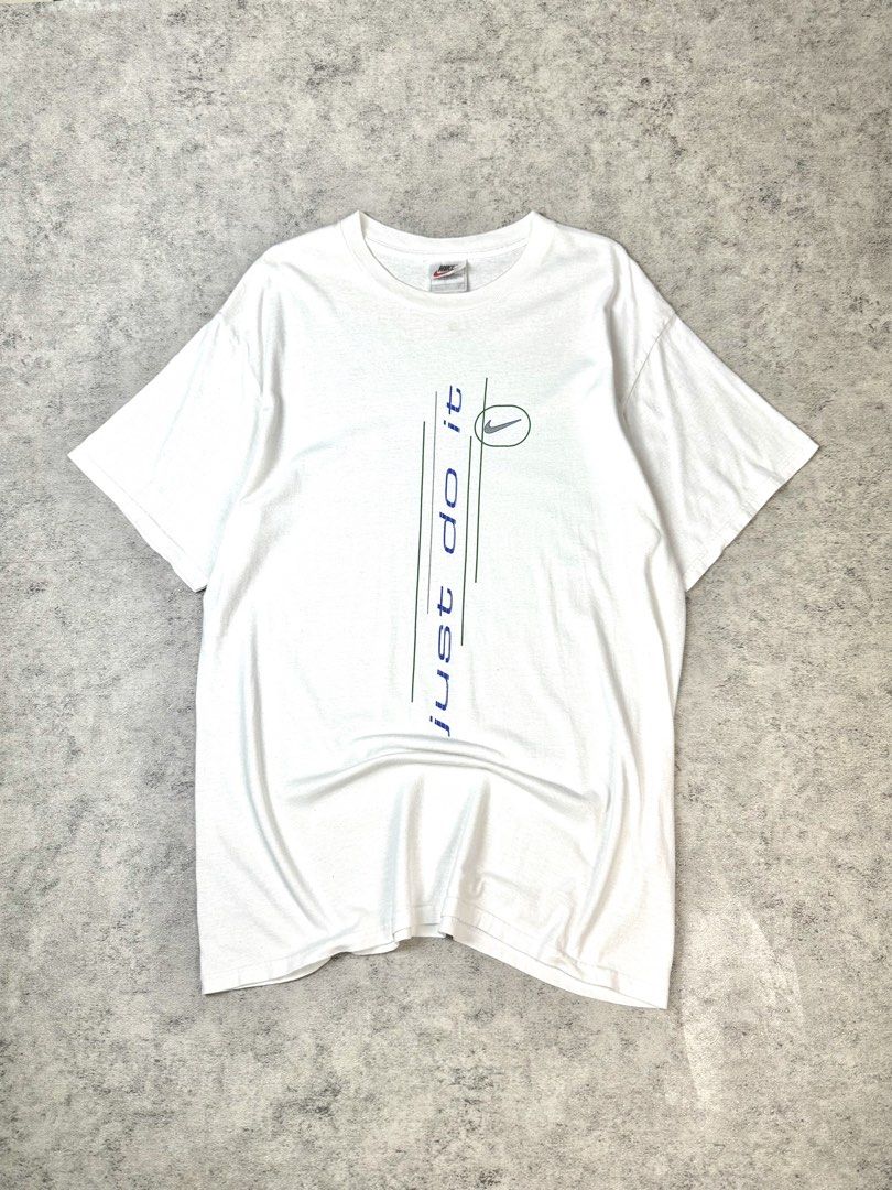 90’s Nike Just do it Design Script White Tee (Category: Tshirts & Polo Shirts ) located in Batangas. Submitted by geejay2ph (Listing ID 1467304893, Image 3). Description: ʙʀᴀɴᴅ: 90’s N1KE Just do it Design Script White Tee sɪᴢᴇ: Medium on Tag ; Can Fit Large Neck to Bottom Length (29) in. Pit-Pit Width (22) in. ᴄᴏɴᴅɪᴛɪᴏɴs: Pristine Condition Like New ✨.