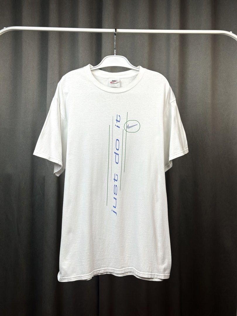 90’s Nike Just do it Design Script White Tee (Category: Tshirts & Polo Shirts ) located in Batangas. Submitted by geejay2ph (Listing ID 1467304893, Image 1). Description: ʙʀᴀɴᴅ: 90’s N1KE Just do it Design Script White Tee sɪᴢᴇ: Medium on Tag ; Can Fit Large Neck to Bottom Length (29) in. Pit-Pit Width (22) in. ᴄᴏɴᴅɪᴛɪᴏɴs: Pristine Condition Like New ✨.