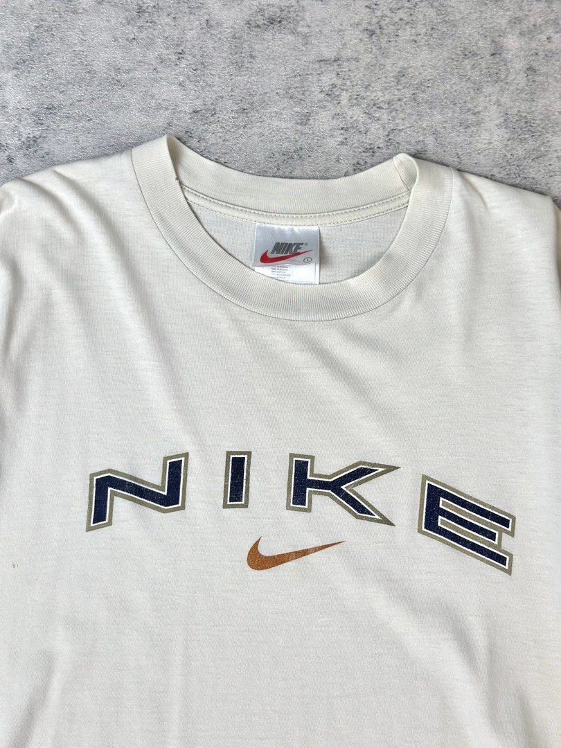 90’s Nike Script Logo Cream (Category: Tshirts & Polo Shirts ) located in Batangas. Submitted by geejay2ph (Listing ID 1467304256, Image 3). Description: ʙʀᴀɴᴅ: 90’s Nike Script Logo Cream sɪᴢᴇ: Large on Tag ; Neck to Bottom Length (29) in. Pit-Pit Width (23) in. ᴄᴏɴᴅɪᴛɪᴏɴs: Pristine Condition Like New ✨.