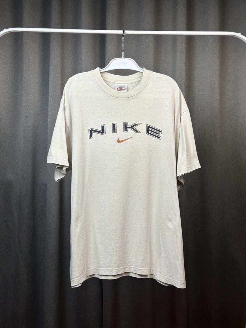 90’s Nike Script Logo Cream (Category: Tshirts & Polo Shirts ) located in Batangas. Submitted by geejay2ph (Listing ID 1467304256, Image 1). Description: ʙʀᴀɴᴅ: 90’s Nike Script Logo Cream sɪᴢᴇ: Large on Tag ; Neck to Bottom Length (29) in. Pit-Pit Width (23) in. ᴄᴏɴᴅɪᴛɪᴏɴs: Pristine Condition Like New ✨.