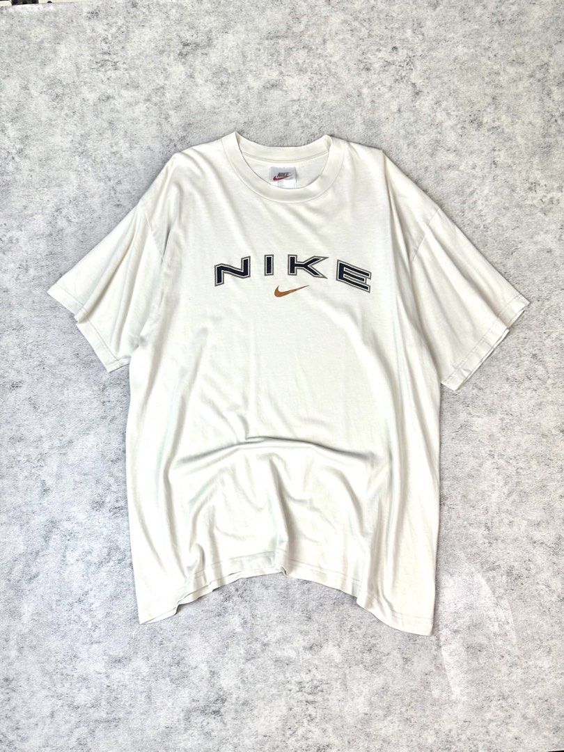90’s Nike Script Logo Cream (Category: Tshirts & Polo Shirts ) located in Batangas. Submitted by geejay2ph (Listing ID 1467304256, Image 2). Description: ʙʀᴀɴᴅ: 90’s Nike Script Logo Cream sɪᴢᴇ: Large on Tag ; Neck to Bottom Length (29) in. Pit-Pit Width (23) in. ᴄᴏɴᴅɪᴛɪᴏɴs: Pristine Condition Like New ✨.
