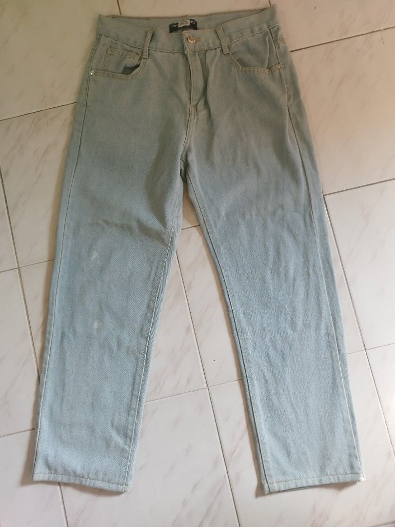 919 Jeans lightwashed blue pants (Category: Jeans) located in Manila. Submitted by mjjj_07 (Listing ID 1467320854, Image 2). Description: 35 in. length 28 in. waist.