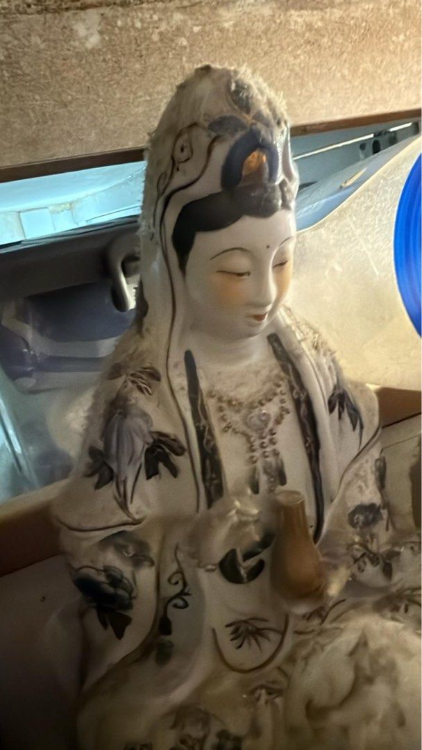 陶瓷擺設一堆 （分類：其他）位於 Hong Kong。 由 kp.shop 提交（商品編號 1467232921，圖片 3）。簡介： 免費送出，鴨脷洲自取 必須全取。