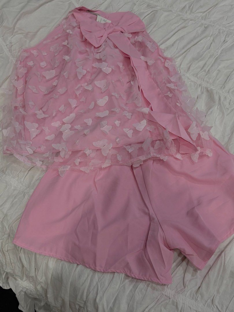 ⋆. 𐙚 ˚ pink viet coords (Category: Sets or Coordinates) located in Makati City. Submitted by thezarachives (Listing ID 1467326864, Image 1). Description: issue: needs wash. see 2nd pic .