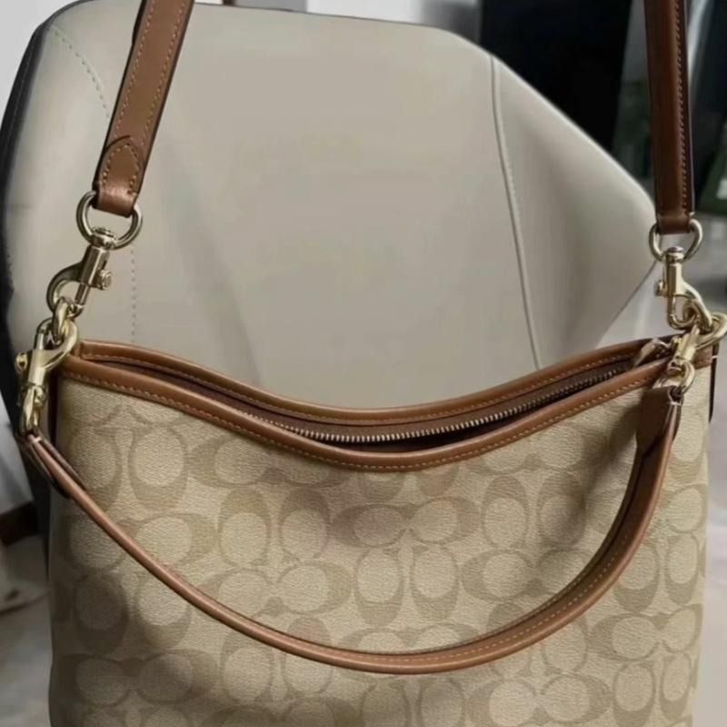 全新正貨 美國奧萊Coach蔻馳 Laurel奶茶色流浪包 單肩背囊 （分類：旅遊 - 旅行必需品及用品）位於 Hong Kong。 由 swiftwhale.d5eca2 提交（商品編號 1467353186，圖片 3）。簡介： 只做優質靚貨，所有圖片均為實拍，真正所見即所得！📸 購入後支持無條件退換，不設面交，全部訂單只透過快遞寄送，買得安心又省心～。