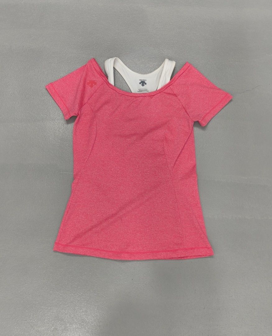 ⛳ DESCENTE XS (Category: Others Tops) located in Cagayan de Oro. Submitted by ladiescollections.ph (Listing ID 1467360403, Image 2). Description: ---D3SCENTE ⛳⛳⛳ ---100% AUTHENTIC ---SIZE SMALL W-15.5-16.5 L-22.5 ---BEST FIT XS ---PLS REFER TO DIMENSIONS ---EXCELLENT CONDITION 9.7/10 ---NO ISSUE ---SUPER NICE COLOR ❤️ ---750 ONLY.