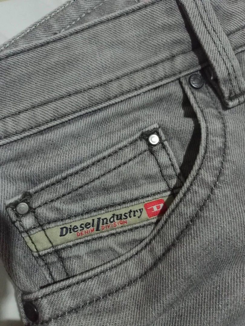 ✅ DIESEL "THAVAR" (Category: Jeans) located in Palo. Submitted by getupandglow (Listing ID 1467279690, Image 3). Description: ✅ DIESEL "THAVAR" Made in Tunisia Wash # 0882A Slim Skinny Non-Stretch Size: 31 actual tape (27 on tag) Lenght: 38 Leg Opening: 6 Issue: Sige of usage sa baba ng zipper, (see pics) Condition: Very solid overall (thick denim) Price: ₱600 only + sf 📍 Location: LEYTE MODE OF PAYMENT 💳 GCash (Payment 1st) | ✈️ J&T 📩 MAKE OF