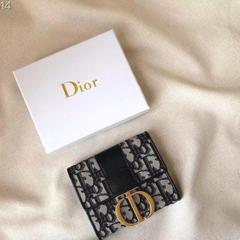 全新 Dior 老花多功能小錢包 卡包 （分類：其他周邊）位於 Hong Kong。 由 sheritabrakus 提交（商品編號 1467292146，圖片 5）。簡介： 只做優質靚貨，所有圖片均為實拍，真正所見即所得。支持售後退換，不設面交，一律以快遞寄送。。