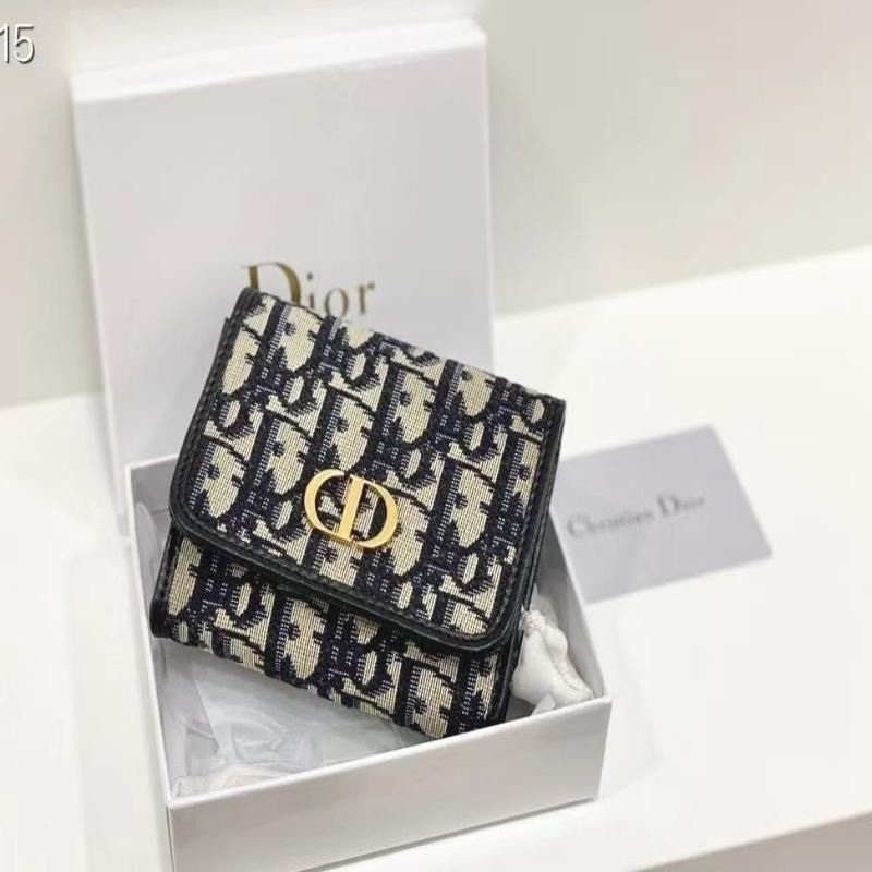 全新 Dior 老花多功能小錢包 卡包 （分類：其他周邊）位於 Hong Kong。 由 sheritabrakus 提交（商品編號 1467292146，圖片 1）。簡介： 只做優質靚貨，所有圖片均為實拍，真正所見即所得。支持售後退換，不設面交，一律以快遞寄送。。