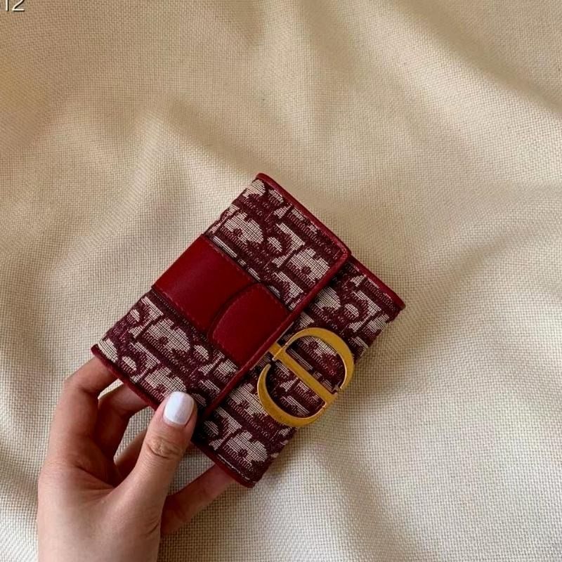 全新 Dior 老花多功能小錢包 卡包 （分類：其他周邊）位於 Hong Kong。 由 sheritabrakus 提交（商品編號 1467292146，圖片 2）。簡介： 只做優質靚貨，所有圖片均為實拍，真正所見即所得。支持售後退換，不設面交，一律以快遞寄送。。