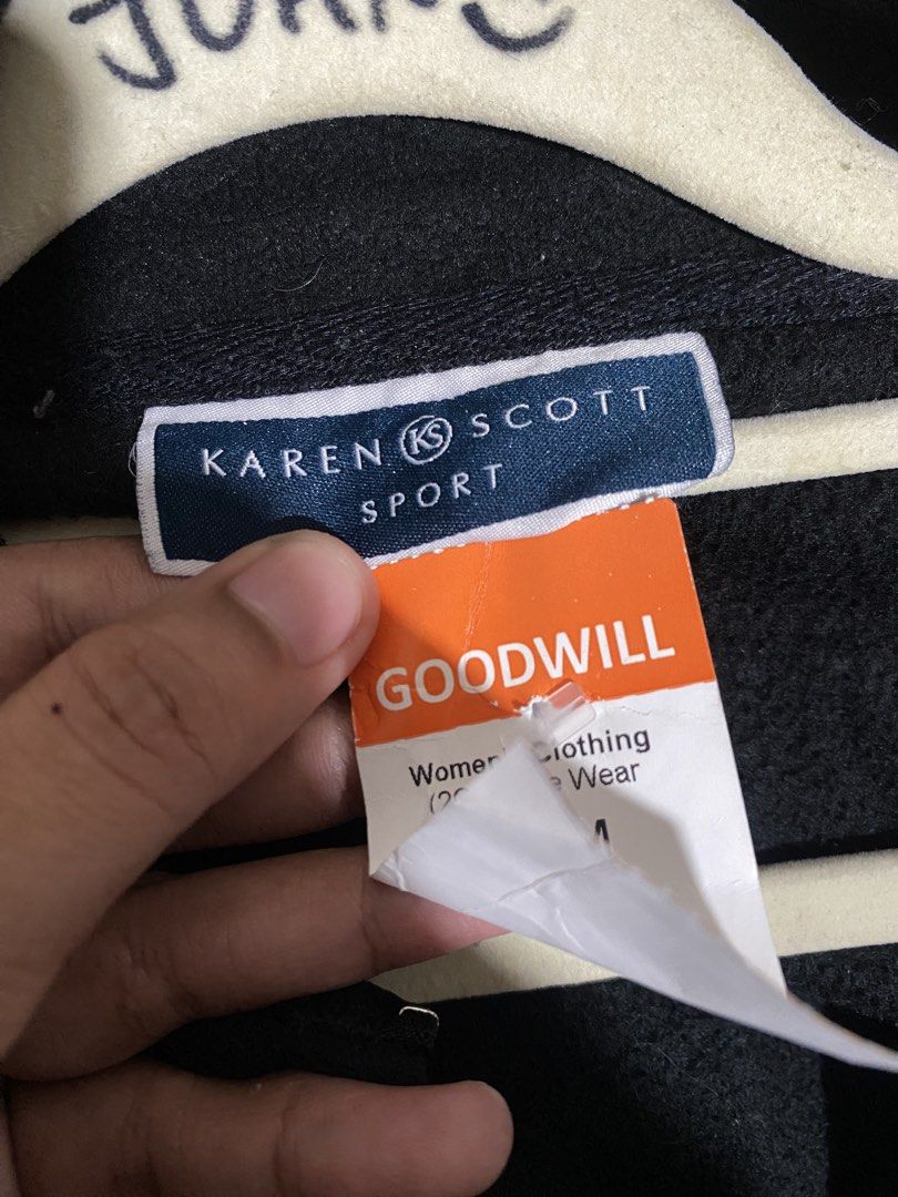 • KAREN SCOTT FLEECE JACKET 🥶 (Category: Coats, Jackets and Outerwear) located in Manila. Submitted by thrifts2haven (Listing ID 1467309675, Image 3). Description: • KAREN SCOTT FLEECE JACKET 🥶 450 PESOS ONLY + SF‼️ SIZE MEDIUM ON TAG 🏷️ BRANDNEW CONDITION WITH HANG TAG 🔖 ✅Always need wash before use as you deal with a thrifted clothes. ✅Color may vary due to camera lighting. LOCATION:SANTA CRUZ LAGUNA📌 WE SHIP DAILY VIA JNT WITH DF🛵 PAYMEN