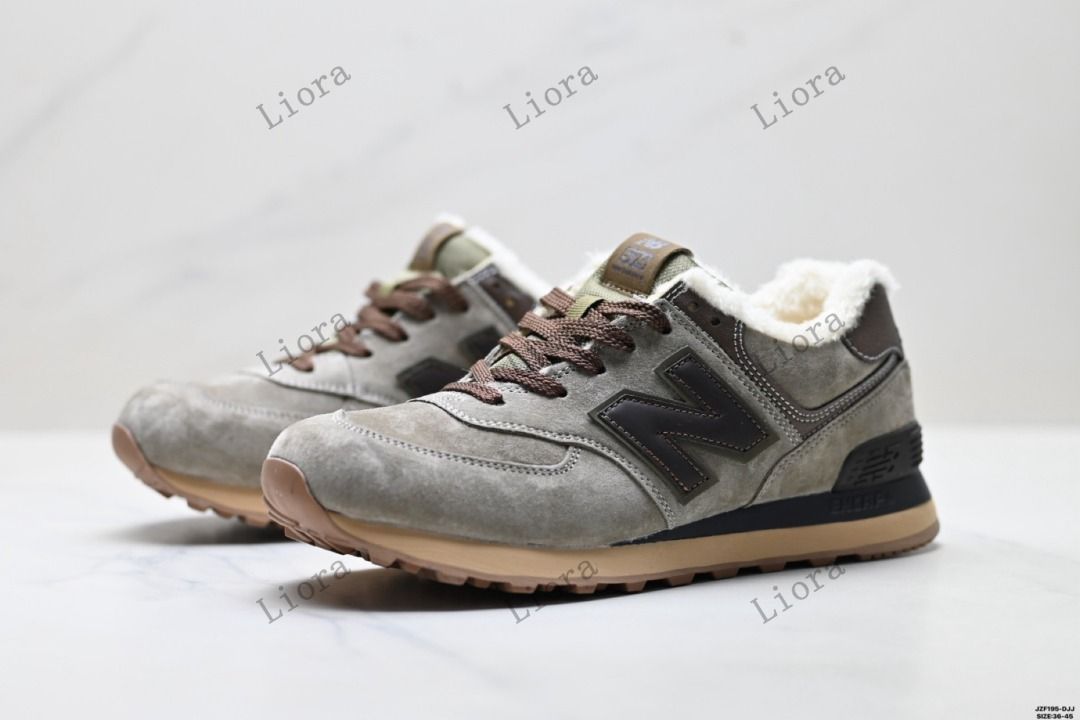 優質商家❗️全新包郵經典熱賣 New Balance 574灰啡加絨保暖波鞋 灰啡色麂皮，米白毛絨內裡男女同款 （分類：波鞋）位於 Hong Kong。 由 liora_857 提交（商品編號 1467294767，圖片 5）。簡介： 正品現貨｜順豐包郵｜尺碼 36-45｜附原裝鞋盒｜下單後 5-7 日到貨。
