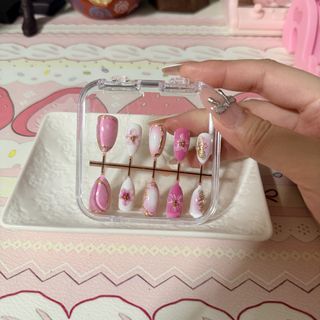 (Category: ) located in . Submitted by CherryBerryCloset (Listing ID 1467347296, Image 1). Description: .