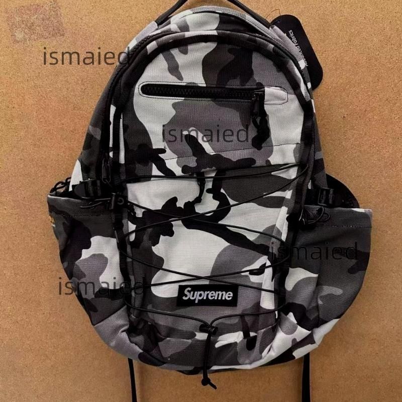 現貨 Supreme 25SS Backpack 水洗帆布 BOX LOGO 防水雙肩背囊書包 （分類：背包）位於 Hong Kong。 由 silentphoenix_f9f9b0 提交（商品編號 1467295205，圖片 1）。簡介： 只做優質靚貨，所有圖片均為實拍，真正做到所見即所得👌 購買後支援合法退換，不設線下面交，所有訂單一律透過快遞寄出，送貨過程穩妥有保障。这款25SS新款双肩包采用水洗帆布面料，搭配标志性BOX LOGO设计，兼具防水性能，日常上学、出行收纳物品都非常实用，喜欢潮品的朋友不要错过！。