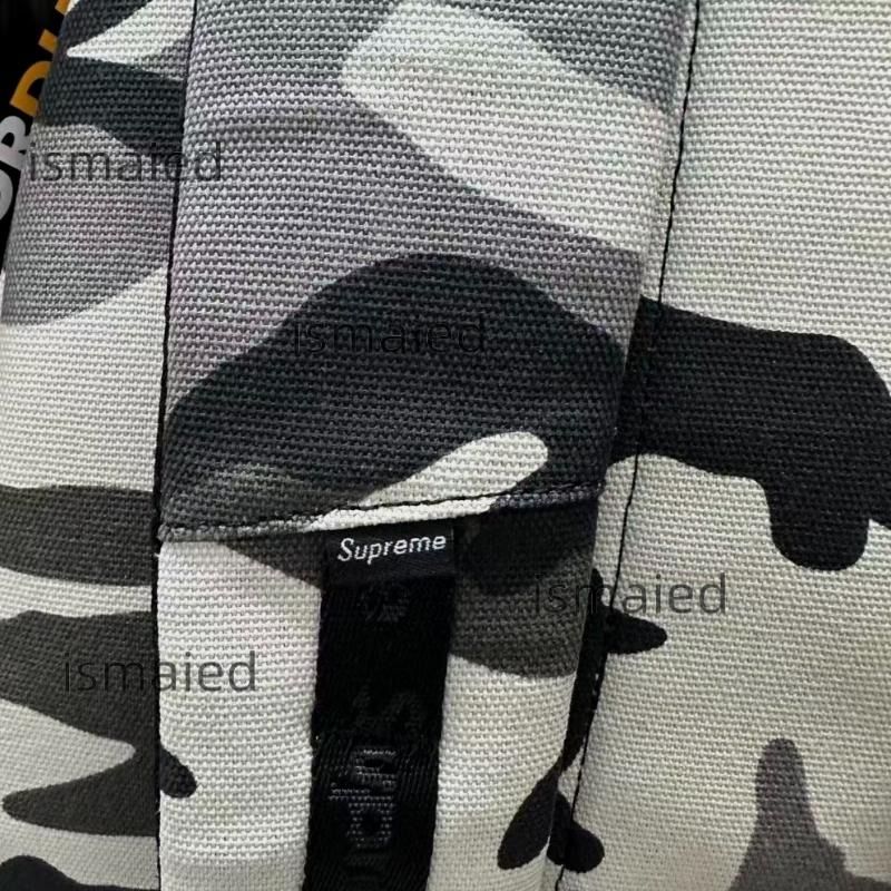 現貨 Supreme 25SS Backpack 水洗帆布 BOX LOGO 防水雙肩背囊書包 （分類：背包）位於 Hong Kong。 由 silentphoenix_f9f9b0 提交（商品編號 1467295205，圖片 3）。簡介： 只做優質靚貨，所有圖片均為實拍，真正做到所見即所得👌 購買後支援合法退換，不設線下面交，所有訂單一律透過快遞寄出，送貨過程穩妥有保障。这款25SS新款双肩包采用水洗帆布面料，搭配标志性BOX LOGO设计，兼具防水性能，日常上学、出行收纳物品都非常实用，喜欢潮品的朋友不要错过！。
