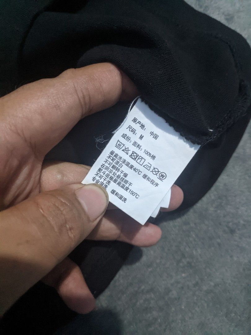 A Bathing Ape BAPE Abstract Ape Head Tee (Category: Tshirts & Polo Shirts ) located in San Ildefonso. Submitted by tripniberto (Listing ID 1467314688, Image 3). Description: BAPE good for PSG Dimes:19.5w/27.5L Issue: Need wash Color Rate: 9.2/10(or better) (lighting may affect the color on images) MOP: gcash MOD: j&t(+sf) NO RUSH SHIPPING!!! (3-5days Ship out!) please manage your expectations this is ukay items PM if interested 📩 Bulacan 📍.