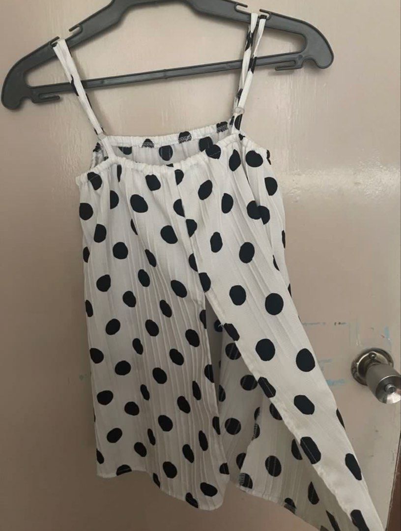 A polka-dot set with sleeves and pants. - S/M (Category: Sets or Coordinates) located in San Juan City. Submitted by bernac8 (Listing ID 1467218957, Image 3). Description: .