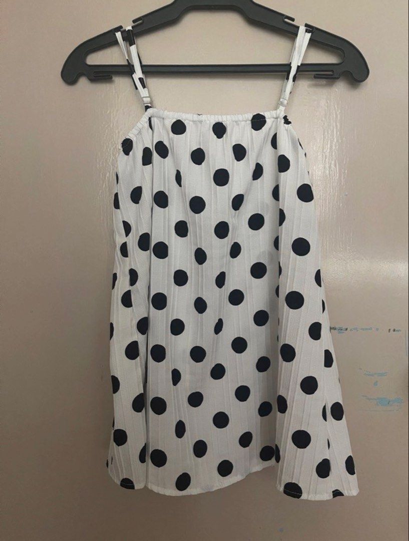 A polka-dot set with sleeves and pants. - S/M (Category: Sets or Coordinates) located in San Juan City. Submitted by bernac8 (Listing ID 1467218957, Image 1). Description: .