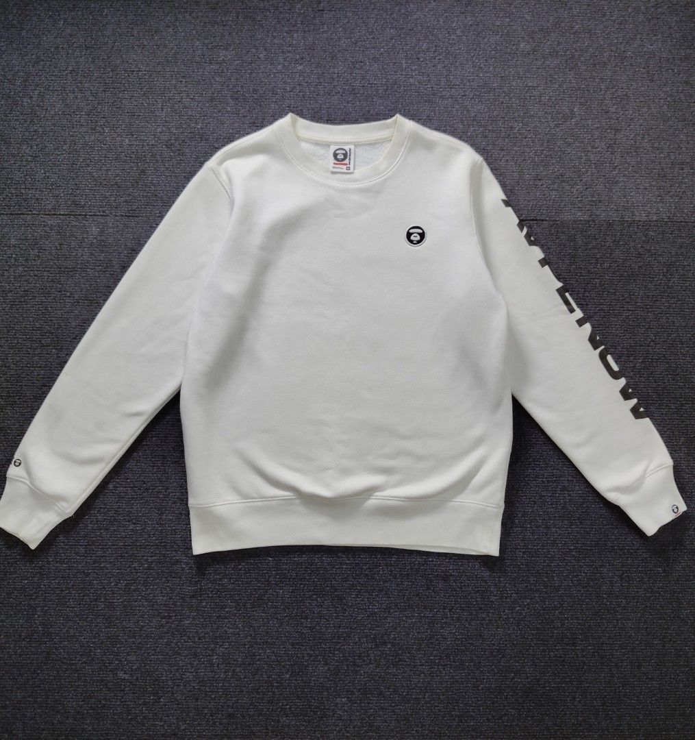 🔖 SALE AAPE solid white crewneck (Category: Sleep and Loungewear) located in Quezon City. Submitted by wgapparel (Listing ID 1467355740, Image 2). Description: 📌 available • Dimes: 20.5 x 25 Medium on tag • Conditions: Brand new condi • Color Rate: 10/10 • Complete tags • Issue: None, puting puti pa Ganda nito simple lang lakas ng dating 🔥 Mine 1200 ( free shipping ) Location Quezon City Shipping via Lalamove or jnt No COD 💌 DM to purchase.