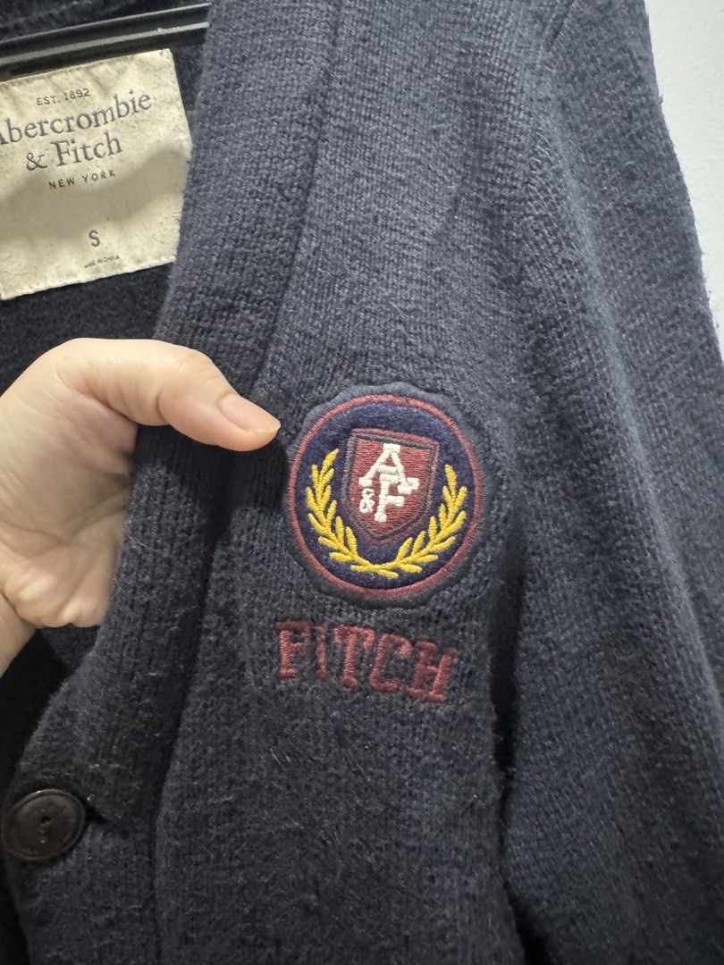 Abercombie & Fitch Sweater (Category: Coats, Jackets and Outerwear) located in Davao. Submitted by buymyclosetph (Listing ID 1467190633, Image 3). Description: Size Small - Preloved item - .