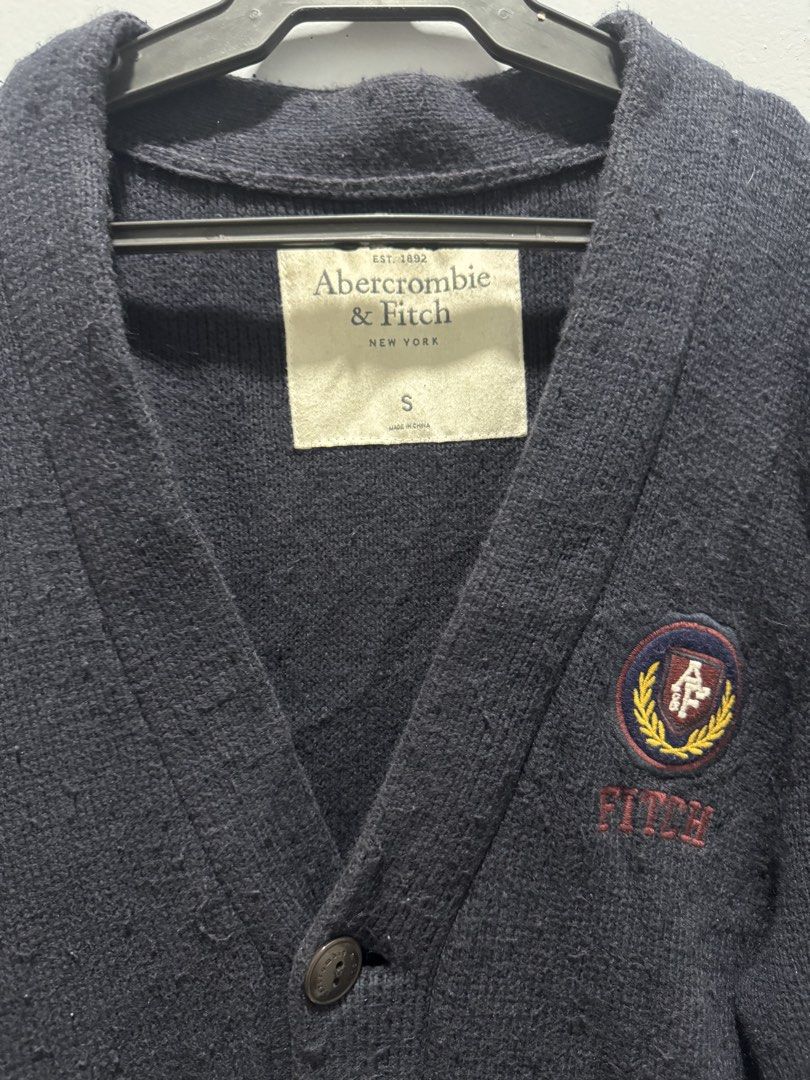 Abercombie & Fitch Sweater (Category: Coats, Jackets and Outerwear) located in Davao. Submitted by buymyclosetph (Listing ID 1467190633, Image 2). Description: Size Small - Preloved item - .