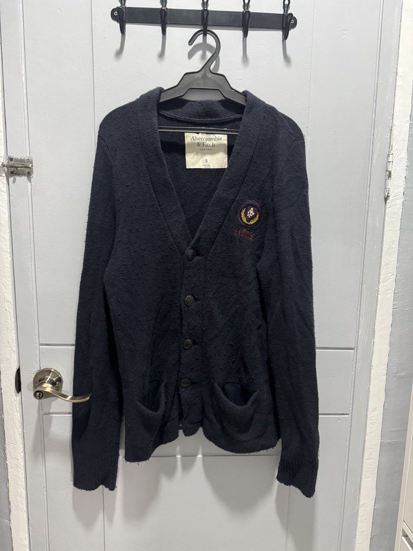 Abercombie & Fitch Sweater (Category: Coats, Jackets and Outerwear) located in Davao. Submitted by buymyclosetph (Listing ID 1467190633, Image 1). Description: Size Small - Preloved item - .