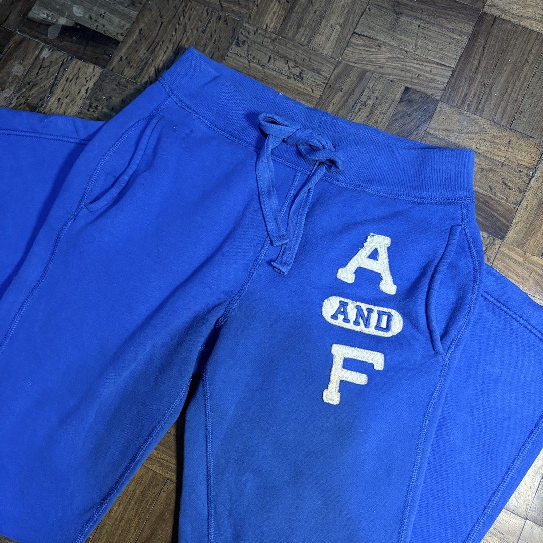 Abercrombie & Fitch Blue Sweatpants Size S (Category: Joggers) located in Quezon City. Submitted by dengkisbin (Listing ID 1467220310, Image 1). Description: .
