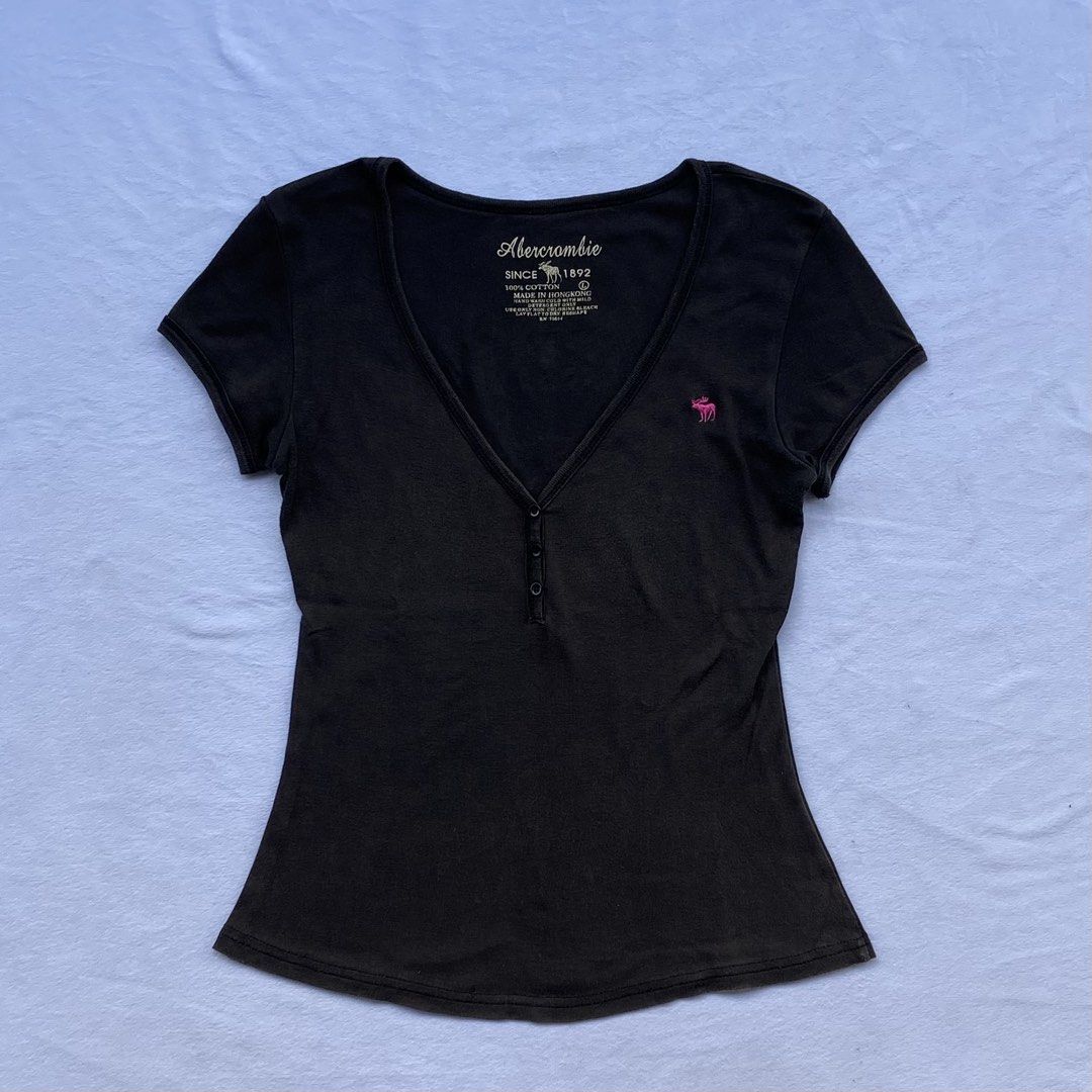 Abercrombie Henley Tee (Category: Blouses) located in General Santos City (Dadiangas). Submitted by kala_chuchi (Listing ID 1467176039, Image 1). Description: Abercrombie Tee Size. Large 14.5 inches width 21 inches length Flaws. Faded Over all condition Excellent Mine. 500 Steal. 50/100 increments Claim. 1500.