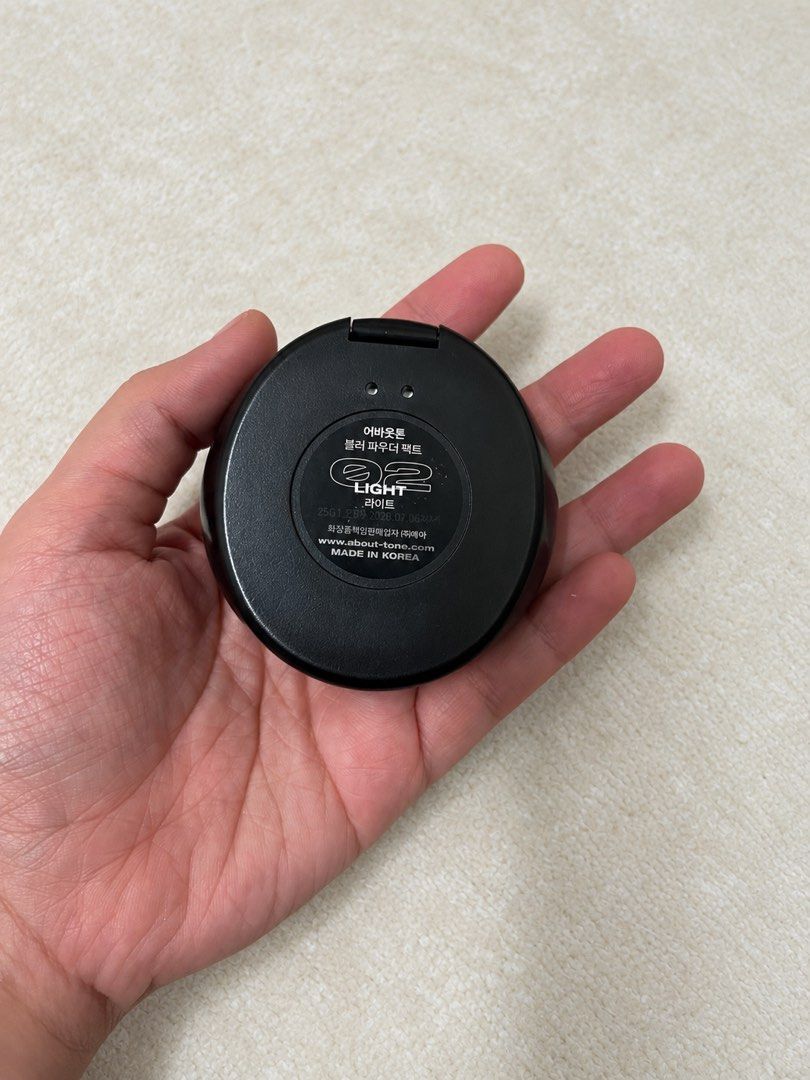 About Tone Blur Powder Pact 02 Light (Category: Makeup) located in Cagayan de Oro. Submitted by simplydecluttering_makeup (Listing ID 1467346875, Image 3). Description: Perfect powder for those with oily skin. It’s very blurring and it lasts long! Unfortunately for me, I have dry skin. But I’ve read so many good reviews about this one! Rfs: I have dry skin. :( - Shade: 02 Light - Compact design complete with built-in mirror and puff applicator - 