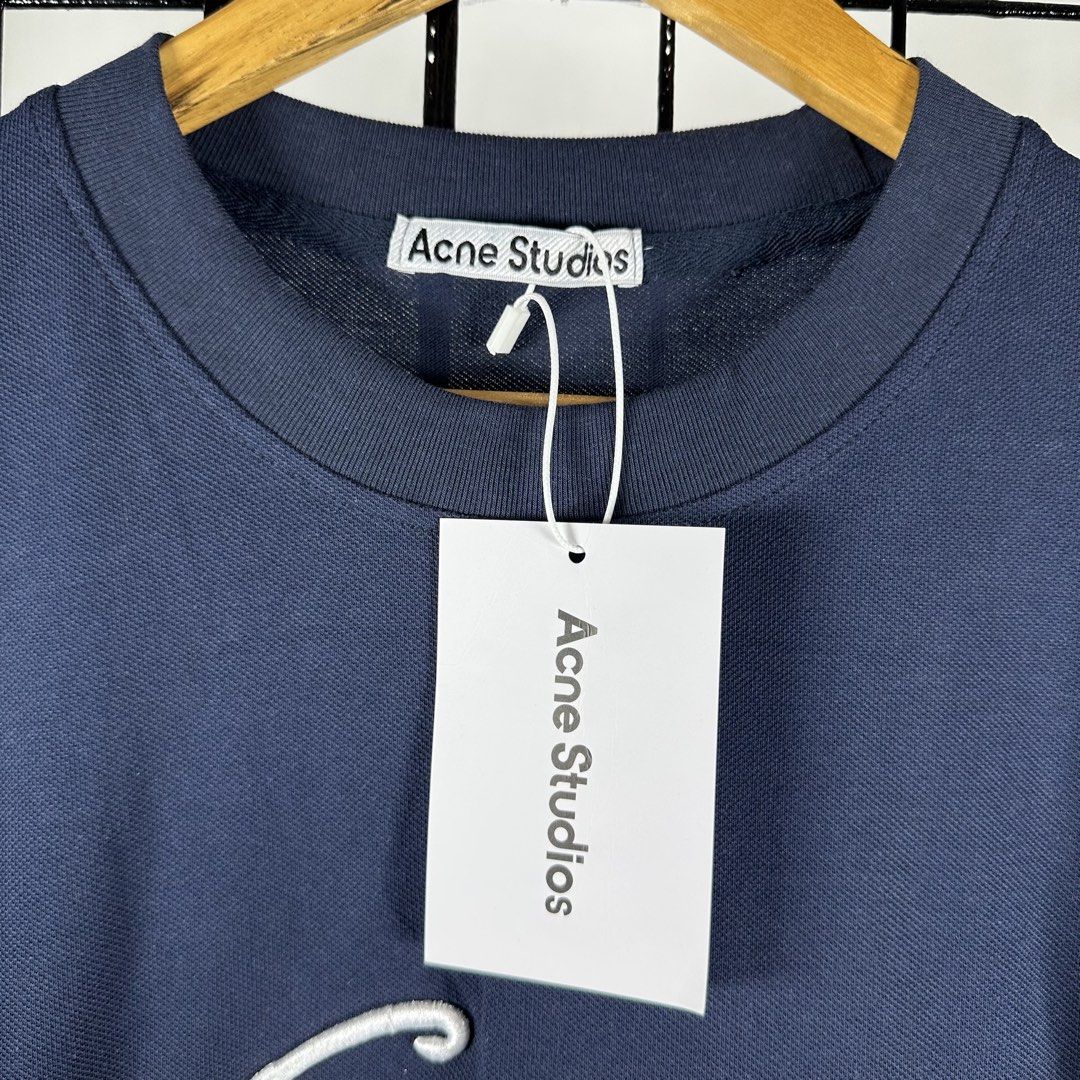 ACNE STUDIOS (Category: Luxury Apparel) located in Talavera. Submitted by puppyinsane (Listing ID 1467329489, Image 3). Description: LARGE LENGTH: 29 WIDTH: 23 AUTHENTIC & BRAND NEW .