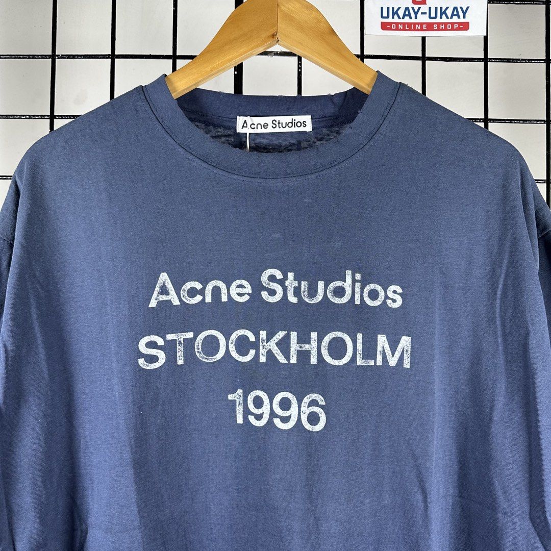 ACNE STUDIOS DISTRESSED (Category: Luxury Apparel) located in Talavera. Submitted by puppyinsane (Listing ID 1467330355, Image 2). Description: MEDIUM LENGTH: 27.5 WIDTH: 22 AUTHENTIC & BRAND NEW .