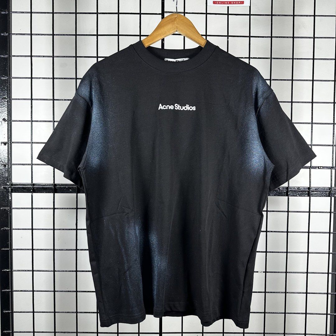ACNE STUDIOS (Category: Luxury Apparel) located in Talavera. Submitted by puppyinsane (Listing ID 1467332091, Image 1). Description: Medium LENGTH: 27.5 WIDTH: 22 AUTHENTIC & BRAND NEW .
