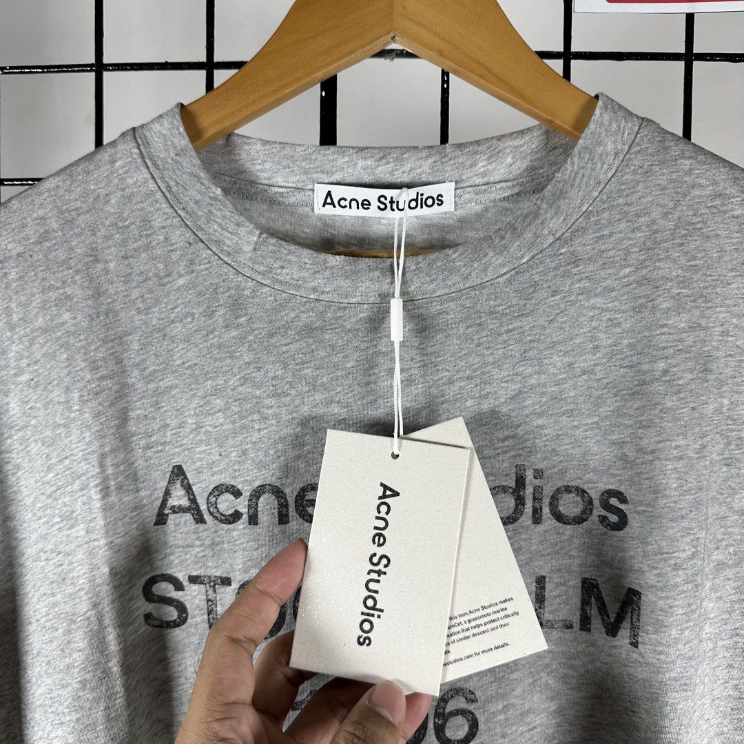 ACNE STUDIOS DISTRESSED (Category: Luxury Apparel) located in Talavera. Submitted by puppyinsane (Listing ID 1467330798, Image 3). Description: MEDIUM LENGTH: 27.5 WIDTH: 22 AUTHENTIC & BRAND NEW .