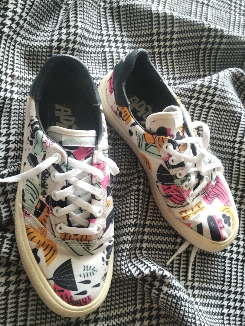 Adidas 3MC brash prints (Category: Sneakers) located in Angeles City. Submitted by jnwsurplus (Listing ID 1467231117, Image 1). Description: plsss see pic.