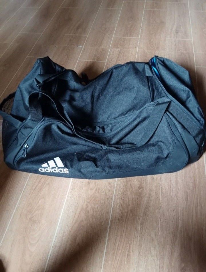 Adidas duffle bag (Category: Backpacks) located in Manila. Submitted by justmove2020 (Listing ID 1467172014, Image 3). Description: .