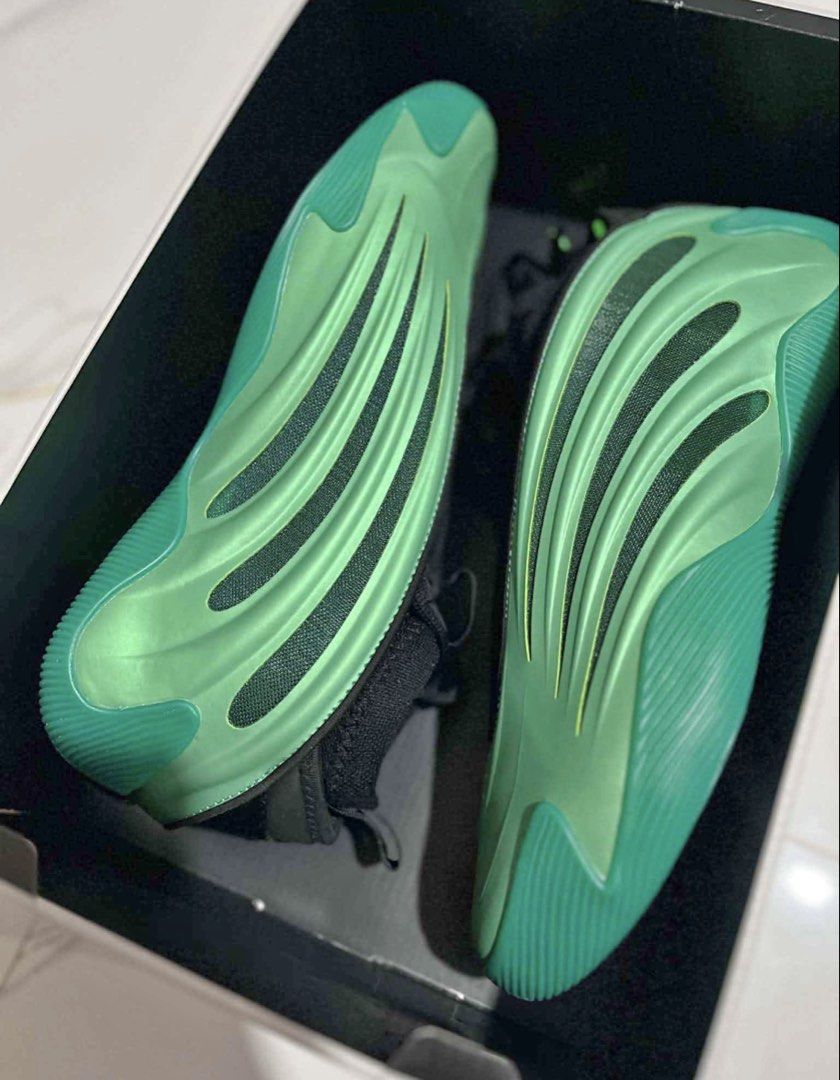 Adidas Harden Vol. 10 (Category: Sneakers) located in Quezon City. Submitted by itsyowboy (Listing ID 1467236571, Image 1). Description: Harden Vol. 10 Metamorphosis Size 10.5 9.5/10 condition Used once sa tabla With og box 3,495 only Qc/Val area.