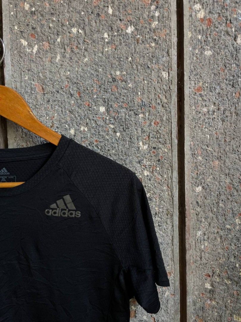 Adidas Runner Tee (Category: Tshirts & Polo Shirts ) located in Baybay. Submitted by thrift_thrift_langg (Listing ID 1467174033, Image 2). Description: Adidas Runner Tee W- 19 L- 24 Color rate: 9.5/10 No issue Excellent Condition - Size: Small - Semi Medium.