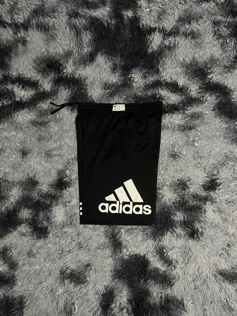 Adidas running short (Category: Shorts) located in Cebu City. Submitted by drip_block (Listing ID 1467169479, Image 3). Description: Waist fit to 26-36 Length 19.