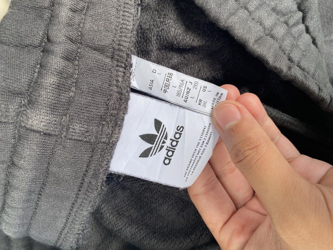 ADIDAS SHORT (Category: Shorts) located in Bantayan. Submitted by resuscitate.ph (Listing ID 1467189785, Image 2). Description: ADIDAS SHORT W: Free L: 20 .